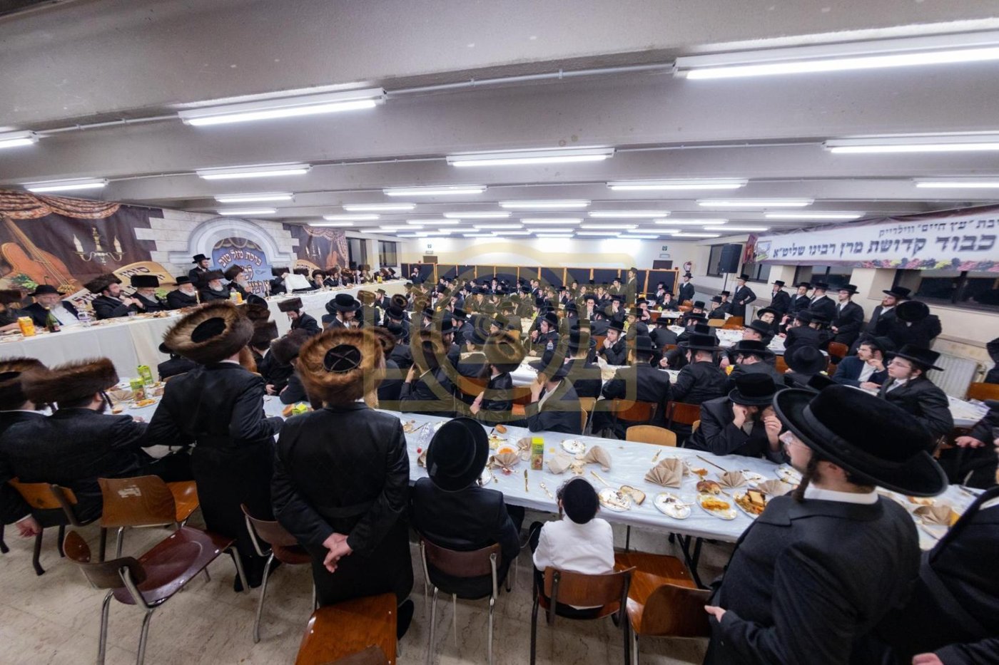 שבע ברכות צוגעשטעלט דורך די ישיבה
