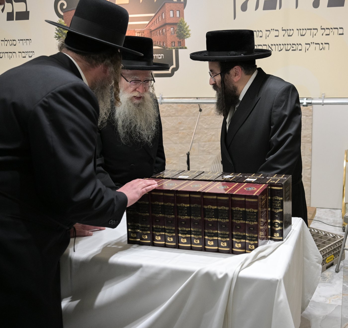 מעמד לטובת די ישיבה - בילד באקומען דעם 4טן סעפטעמבער 2026